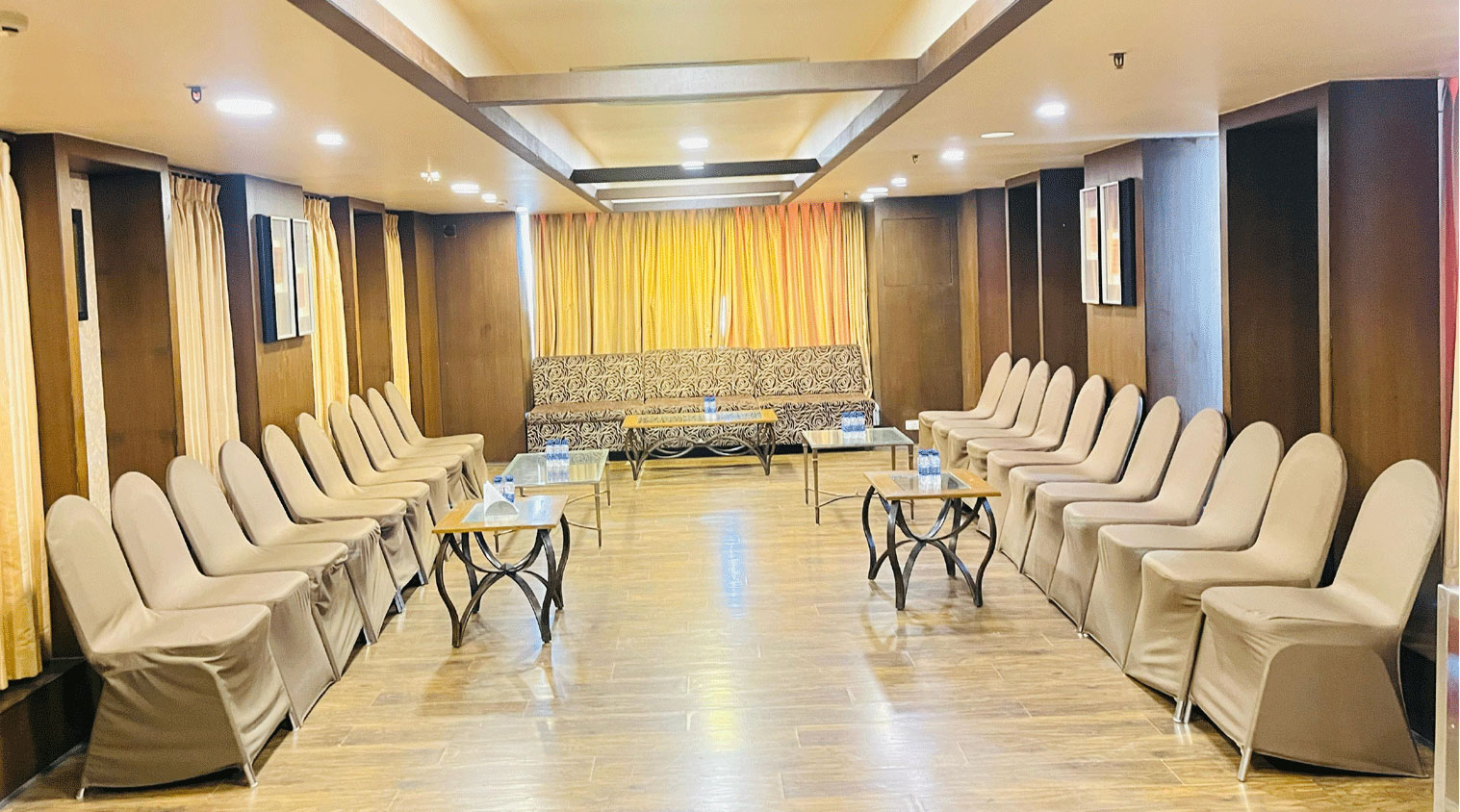 Trinity                Pax        : 35                Length        :  25ft            Width        :  22ft             Height        :  8.6ft                 Area        : 550 Sq. Ft.                 Rate         : ₹430 / hour                                VIEW DETAILS
